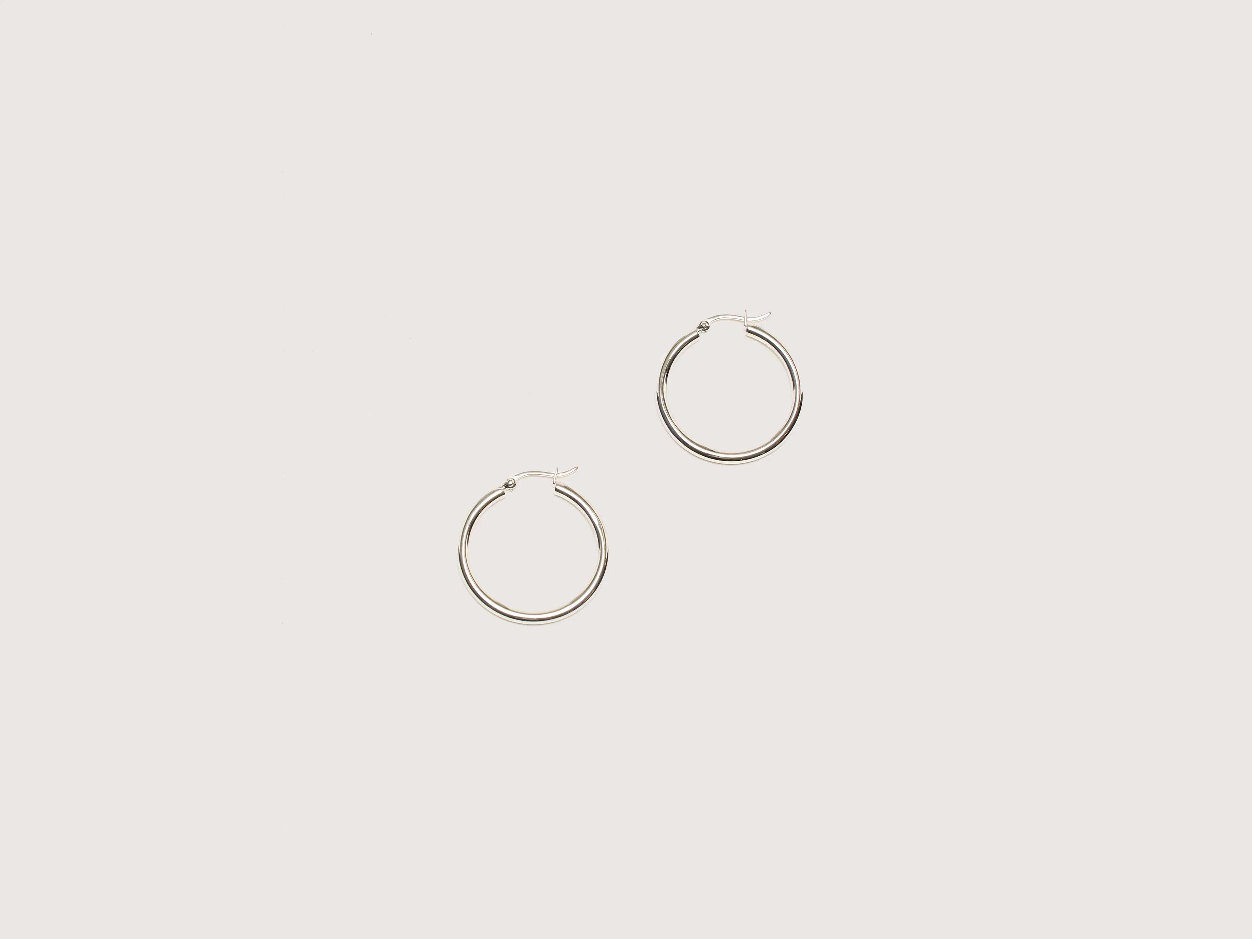 Geometric Drop Earrings-Oda Large Silver Hoop Earrings (242 / W / SILVER)