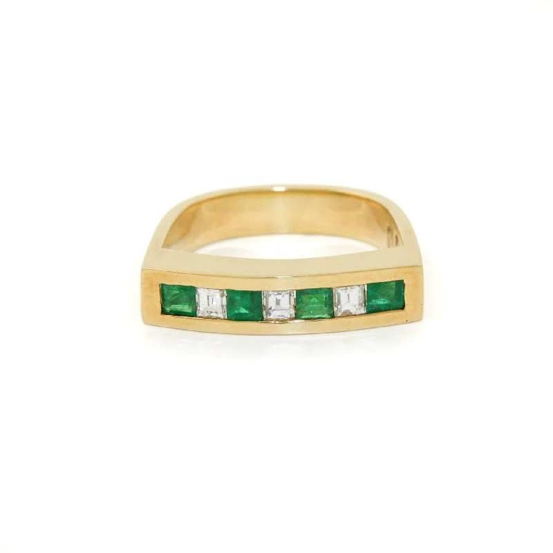 Simple Diamond Engagement Ring for Her18k Gold x 0.28ct Emerald & Diamond Square-Edge Channel Septet