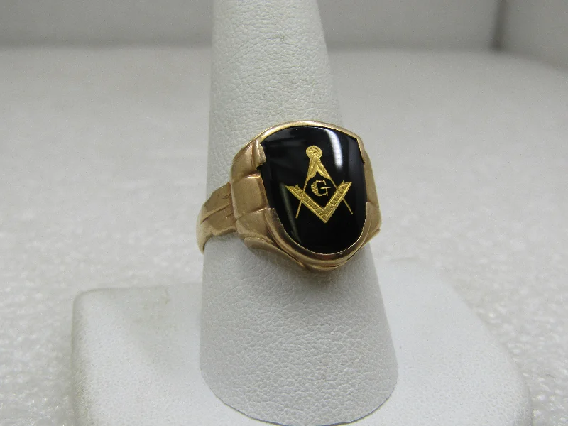 Vintage Wedding Ring for Women10kt Onyx Masonic Ring, Signed, Sz. 10.25 . Signed Remembrant.