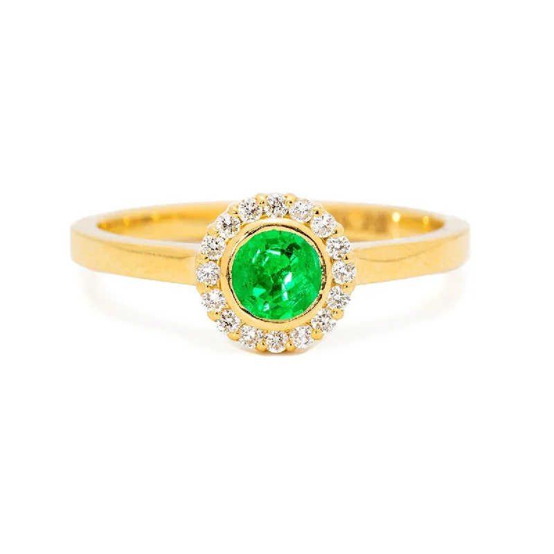 Personalized Engagement Ring Set for HerCharming Emerald Diamond Ring